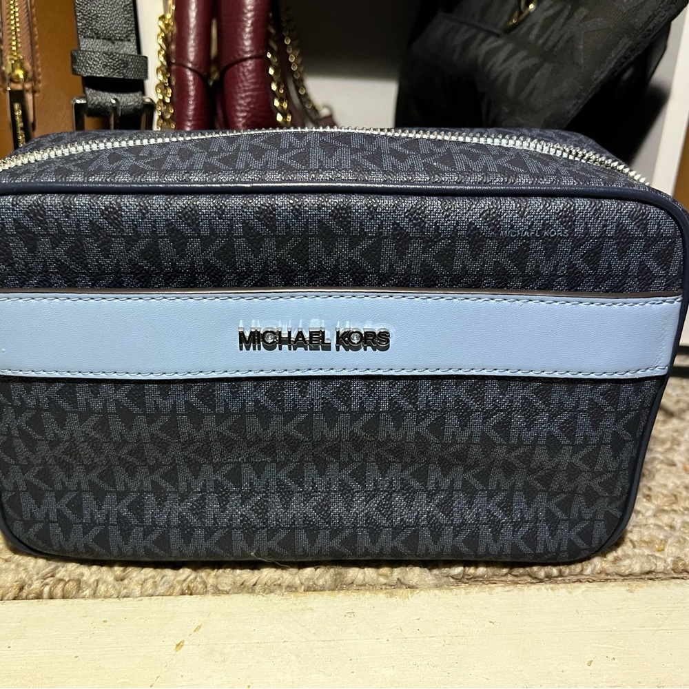 Micheal Kors LG crossbody